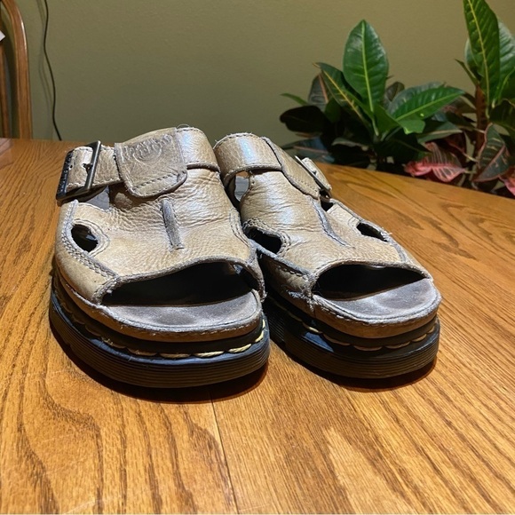 Dr. Martens Vintage Sandals Size 9 US
